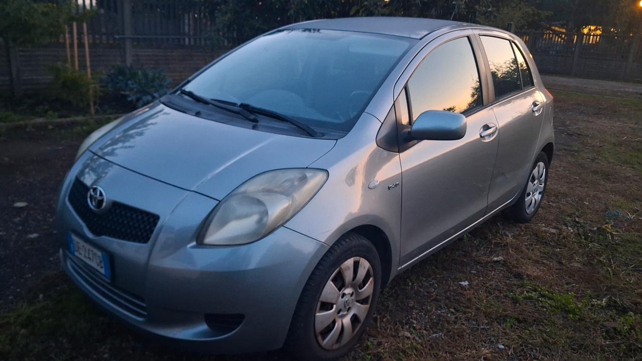 Toyota Yaris 1400 D SOL 90 CV