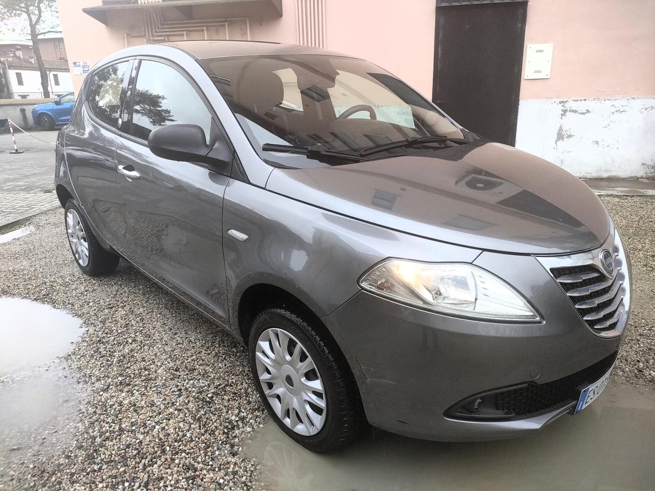 Lancia Ypsilon 0.9 TwinAir 85CV Ecochic Gold