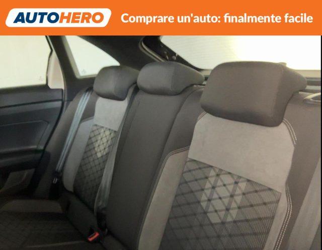 VOLKSWAGEN Taigo 1.0 TSI 110 CV R-Line