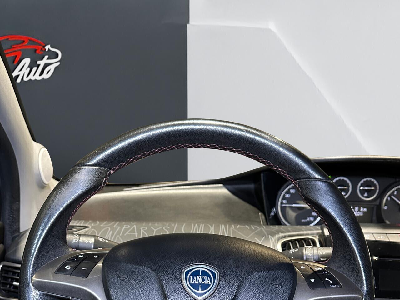 Lancia Ypsilon 0.9 TwinAir 85 CV 5 porte Metano Ecochic ELEFANTINO