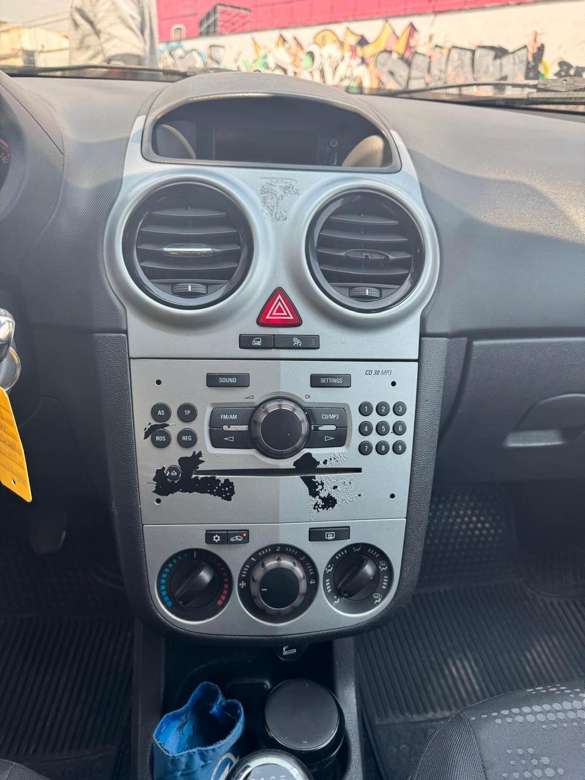 Opel Corsa 1.2 5 porte benzina/GPL