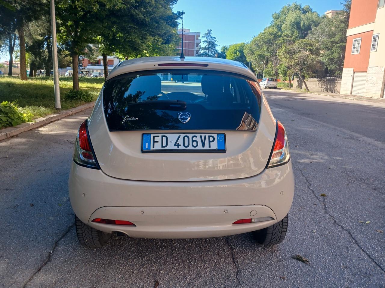 Lancia Ypsilon 0.9 TwinAir 85 CV 5 porte Metano Ecochic Platinum