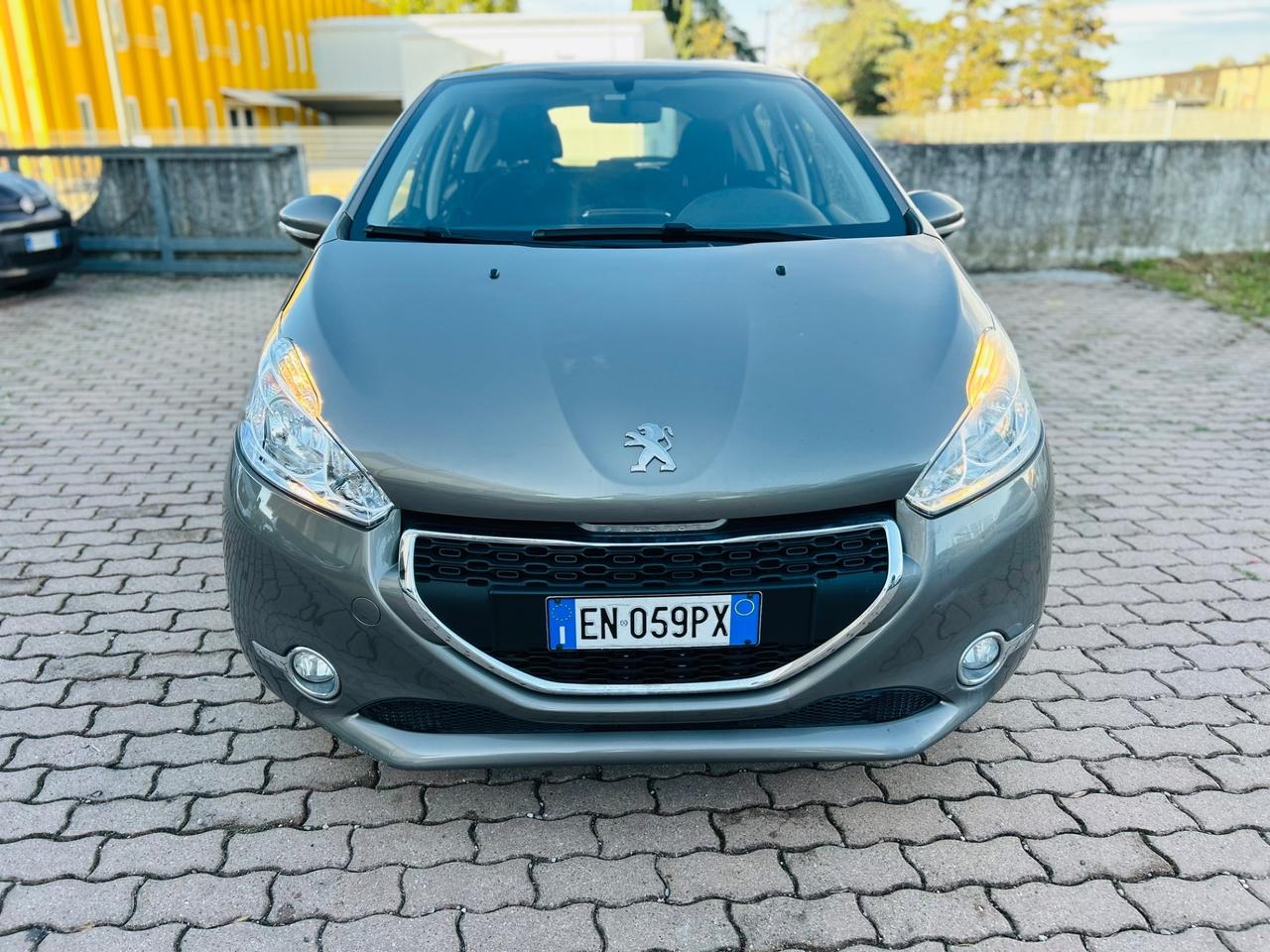 Peugeot 208 1.4 HDi 68 CV 5 porte Allure