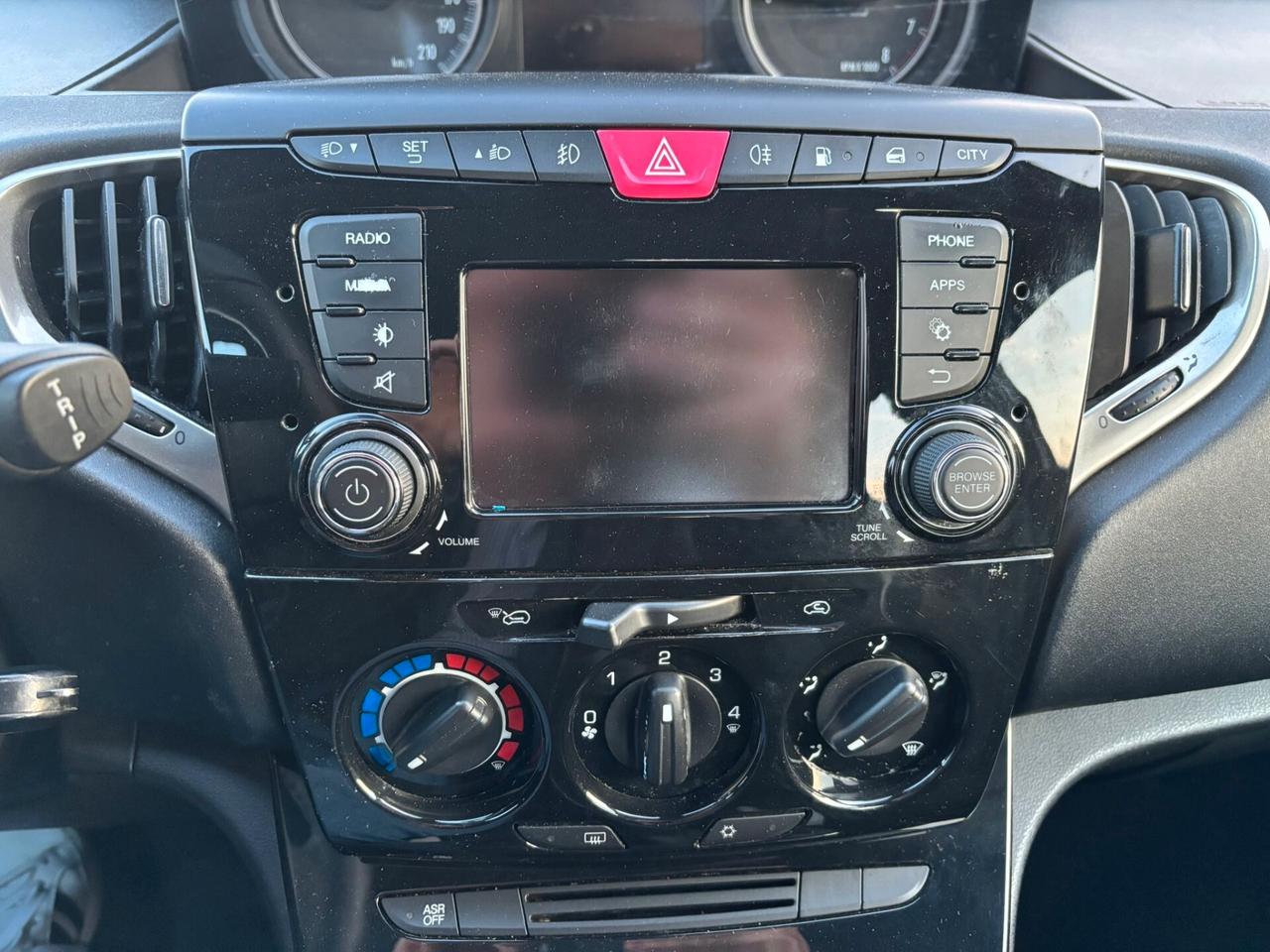 Lancia Ypsilon 1.2 69 CV 5 GPL Ecochic Gold 2017