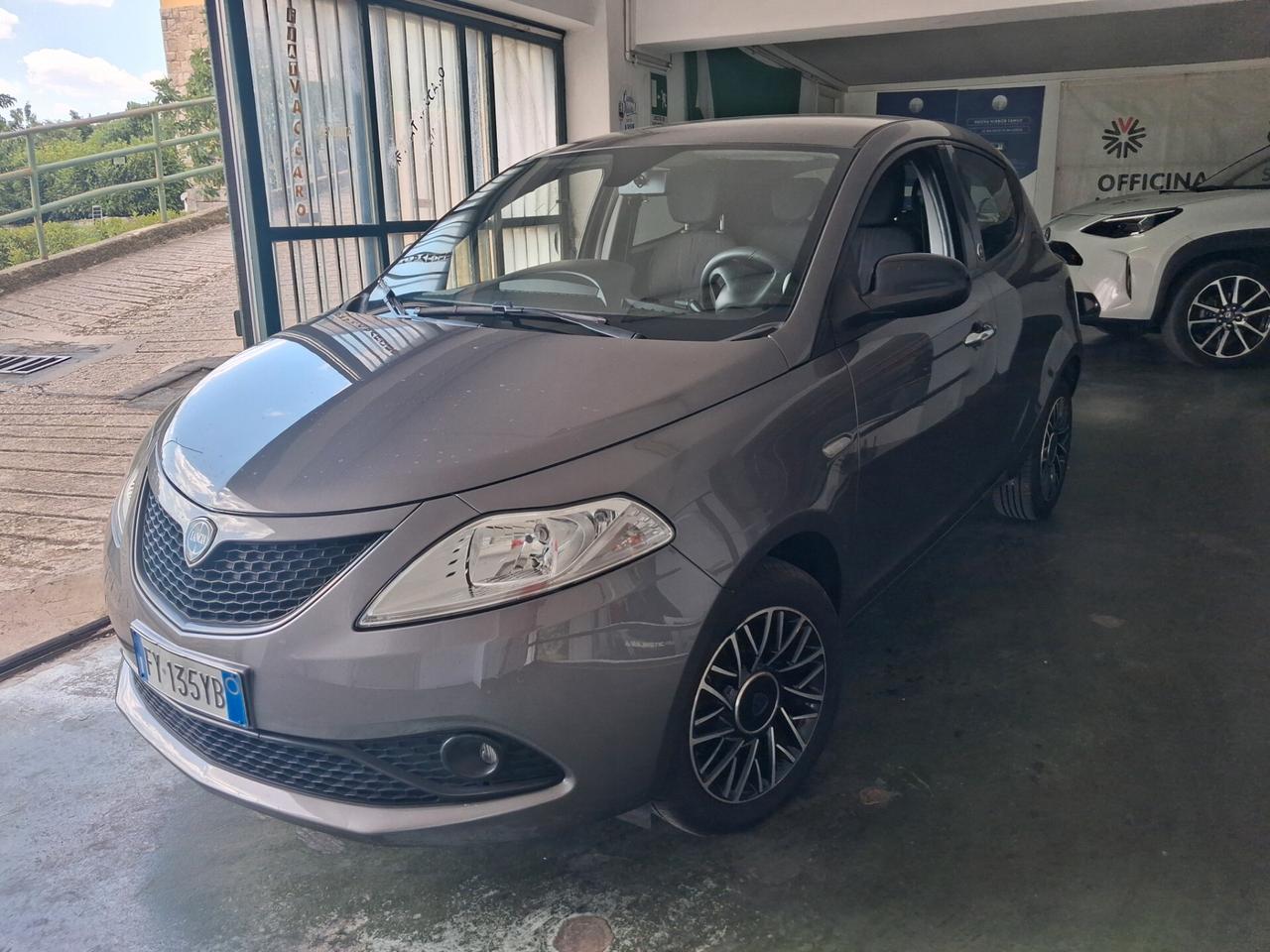 Lancia Ypsilon 1.2 69 CV 5 P GPL Gold