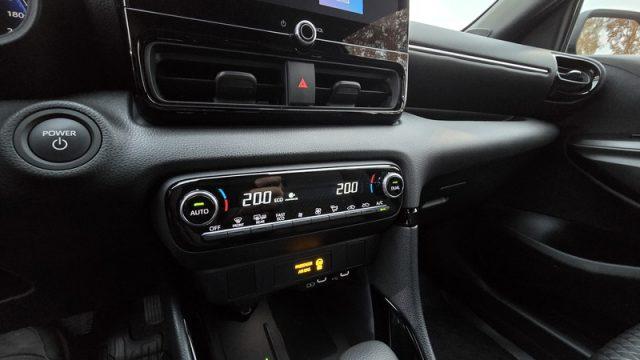 TOYOTA Yaris 1.5 Hybrid 5 porte Premiere NEOPATENTATI PERMUTE