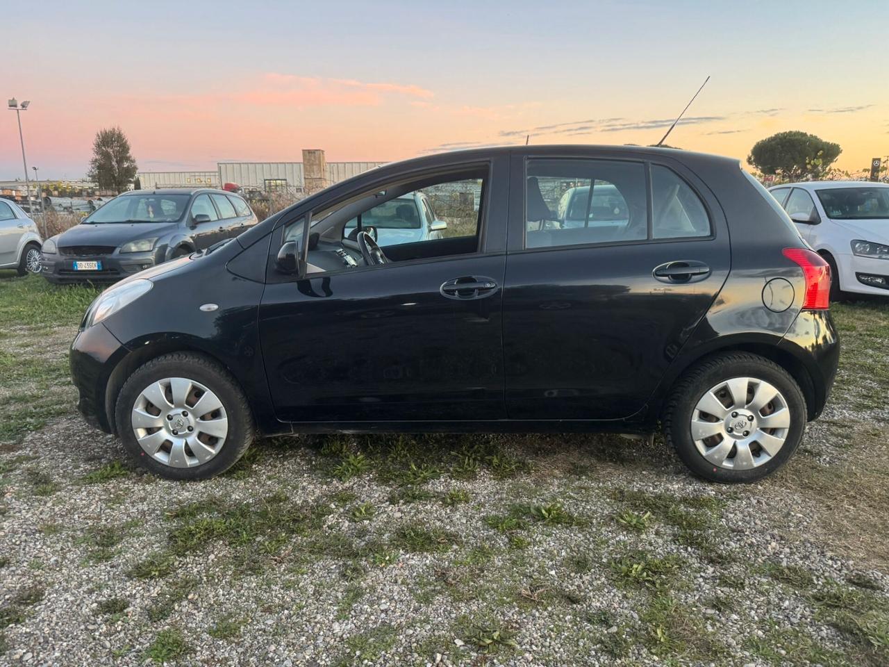 Toyota Yaris 1.0 5 porte SOLAMENTE 129.000 KM