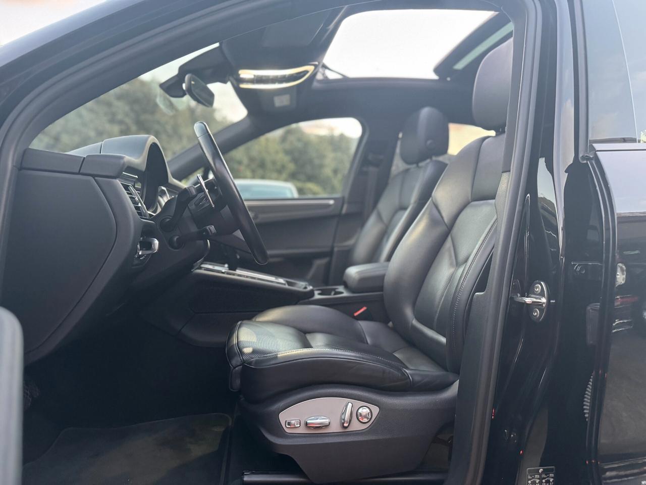PORSCHE MACAN FULL BLACK ( IVA ESPOSTA )