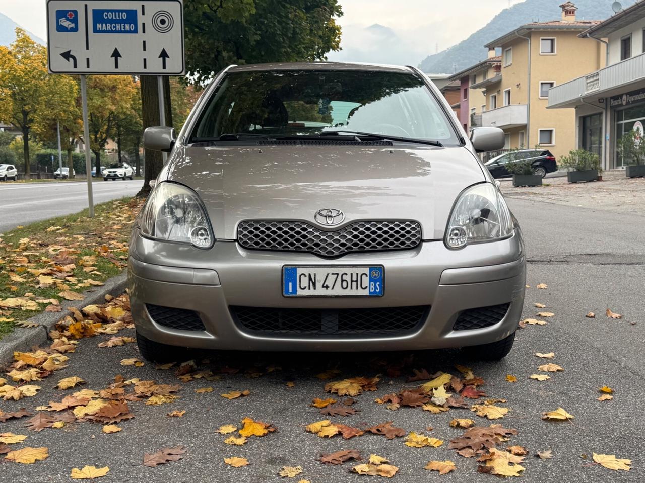 Toyota Yaris 1.0i 16V cat 5 porte OK NEOPATENTATI