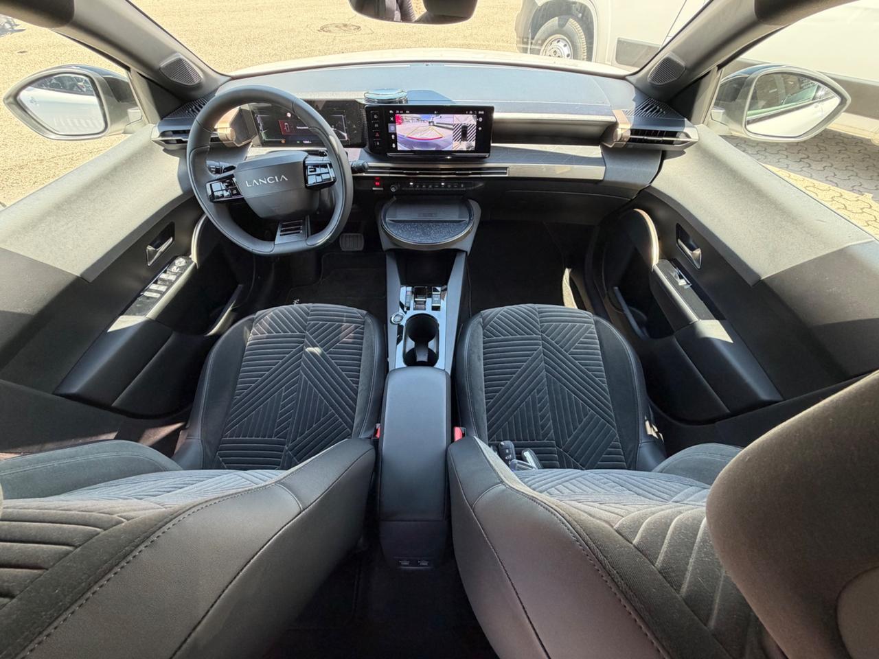 Lancia Ypsilon Hybrid e-DCT LX