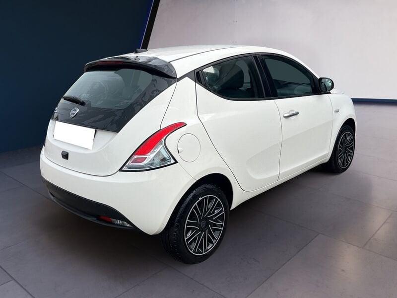 Lancia Ypsilon NUOVA My23 1.0 Firefly 70 CvStart&Stop Hybrid Gold