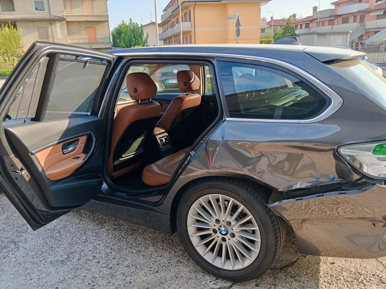 Bmw 318d Touring Luxury Automatica CRASH/ SINISTRATA