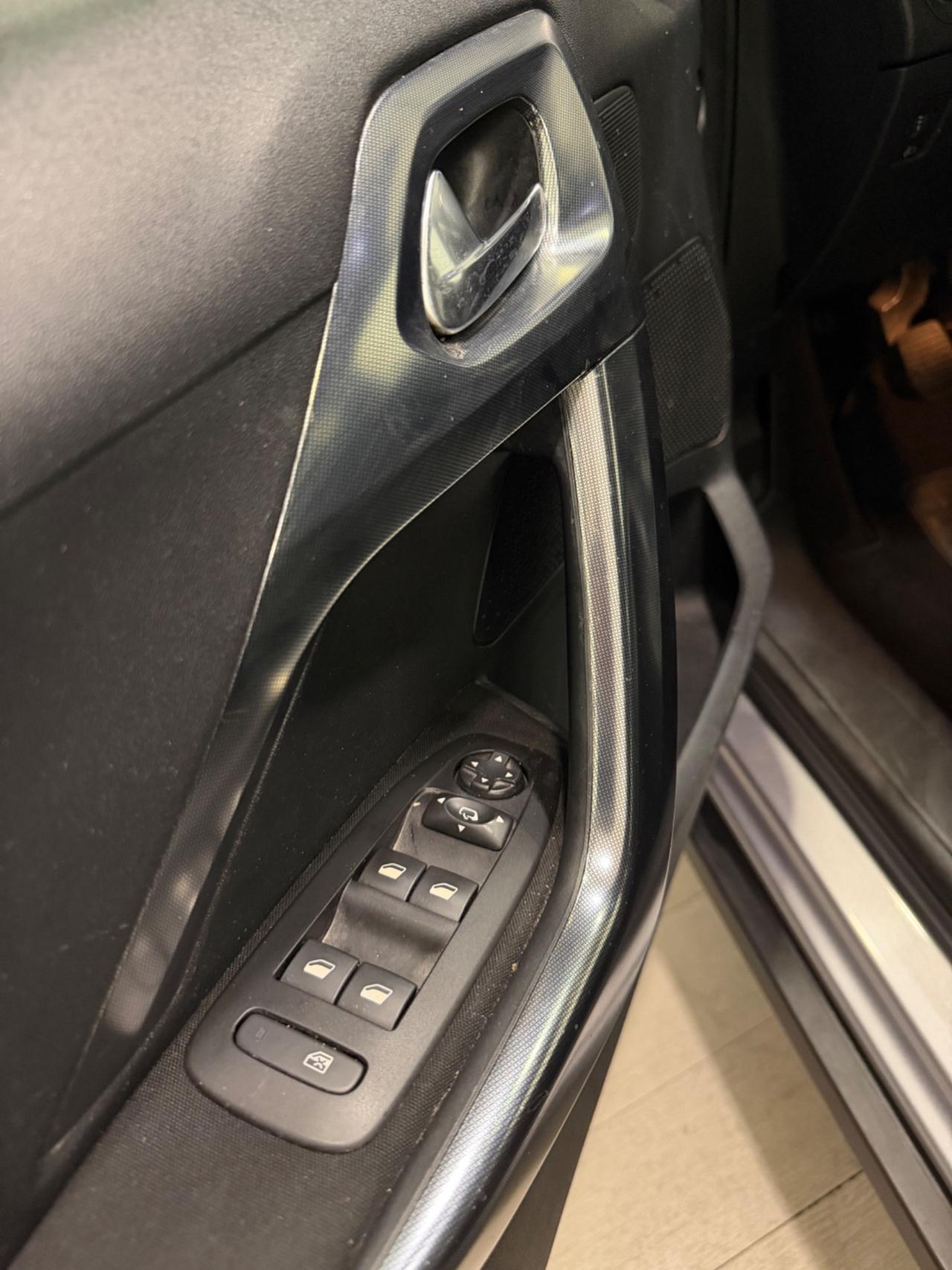 Peugeot 2008 1.6 e-HDi 115 CV Stop&Start Allure