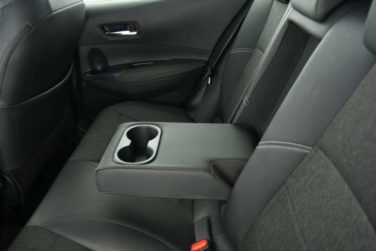 TOYOTA Corolla 2.0h Style cvt CAMERA+ACC+LED+C17"