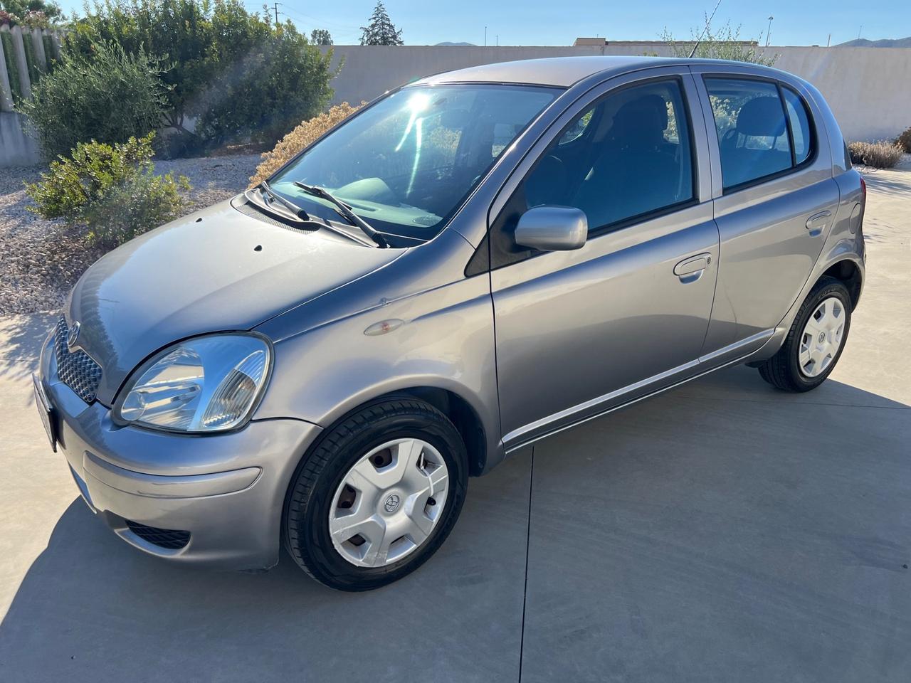 Toyota Yaris 1.0i 16V cat 5 porte Sol