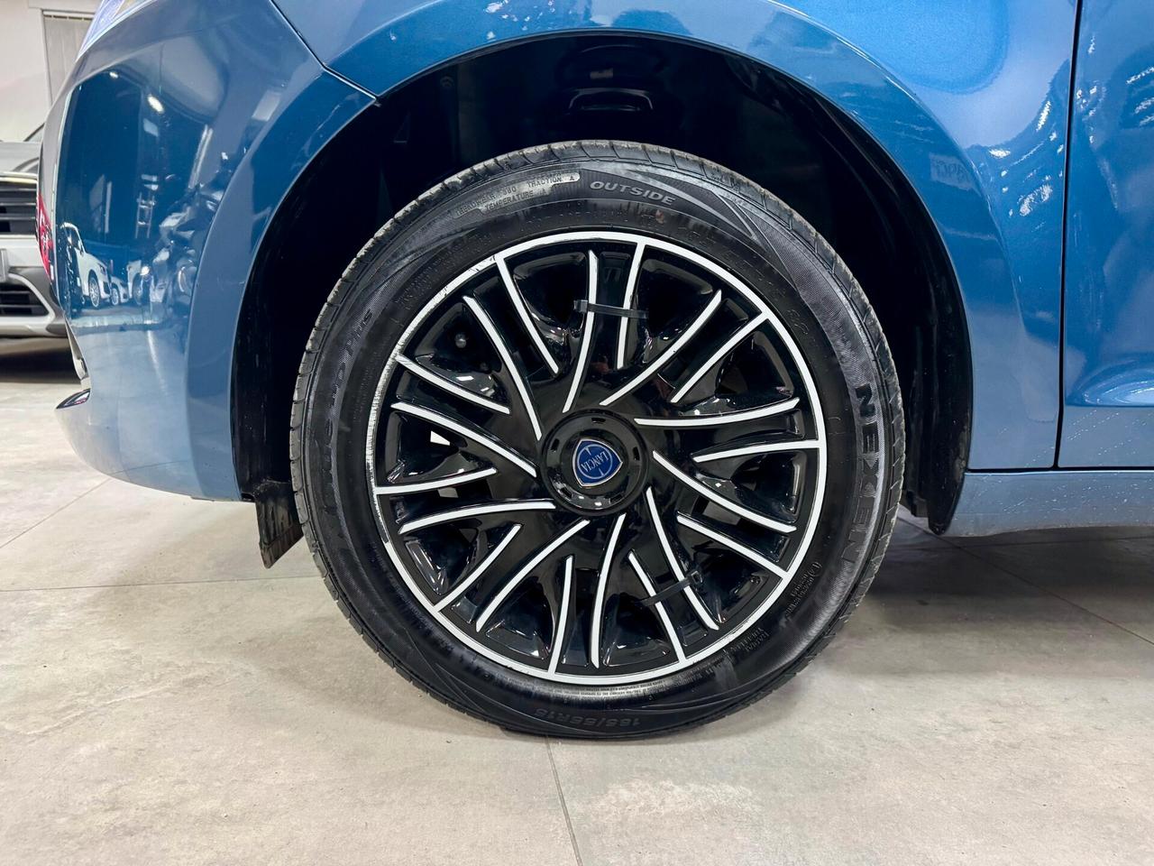 Lancia Ypsilon 1.0 FireFly S&S Hybrid 2023