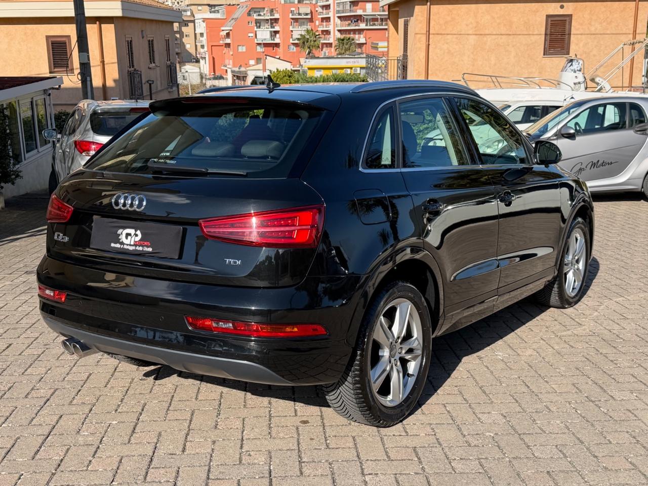 Audi Q3 2.0 TDI 120 CV Business