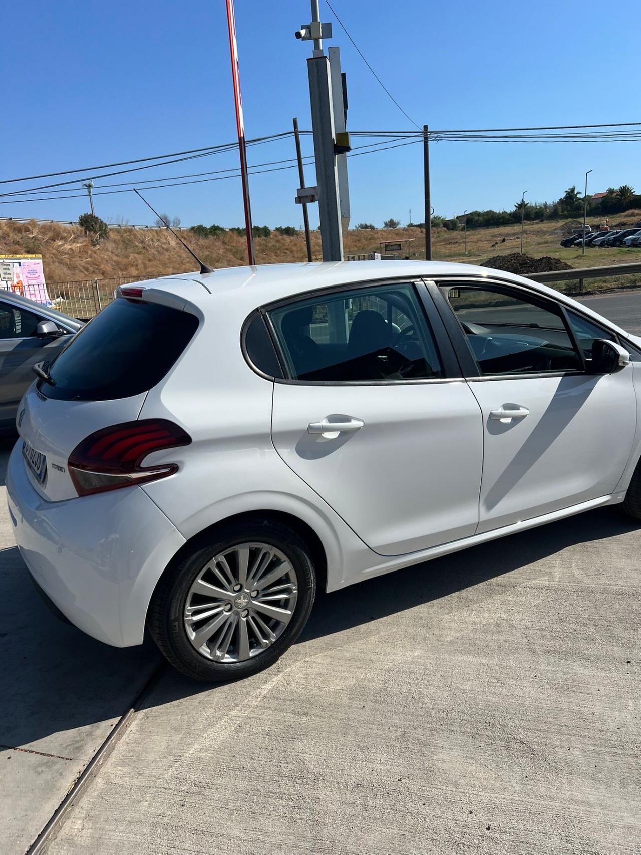 Peugeot 208 BlueHDi 75 5 porte Allure