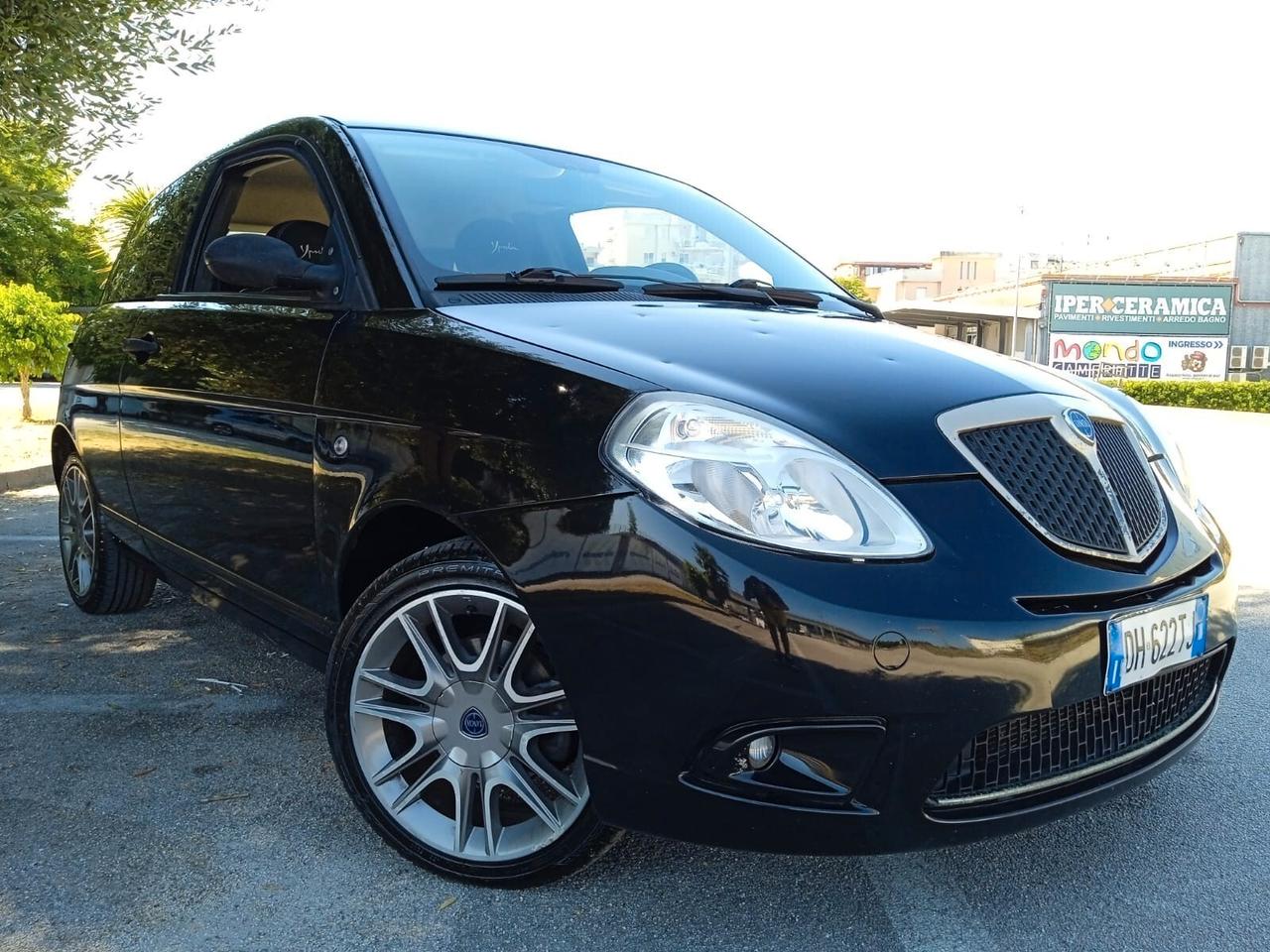 Lancia Ypsilon 1.4 16V Oro Giallo