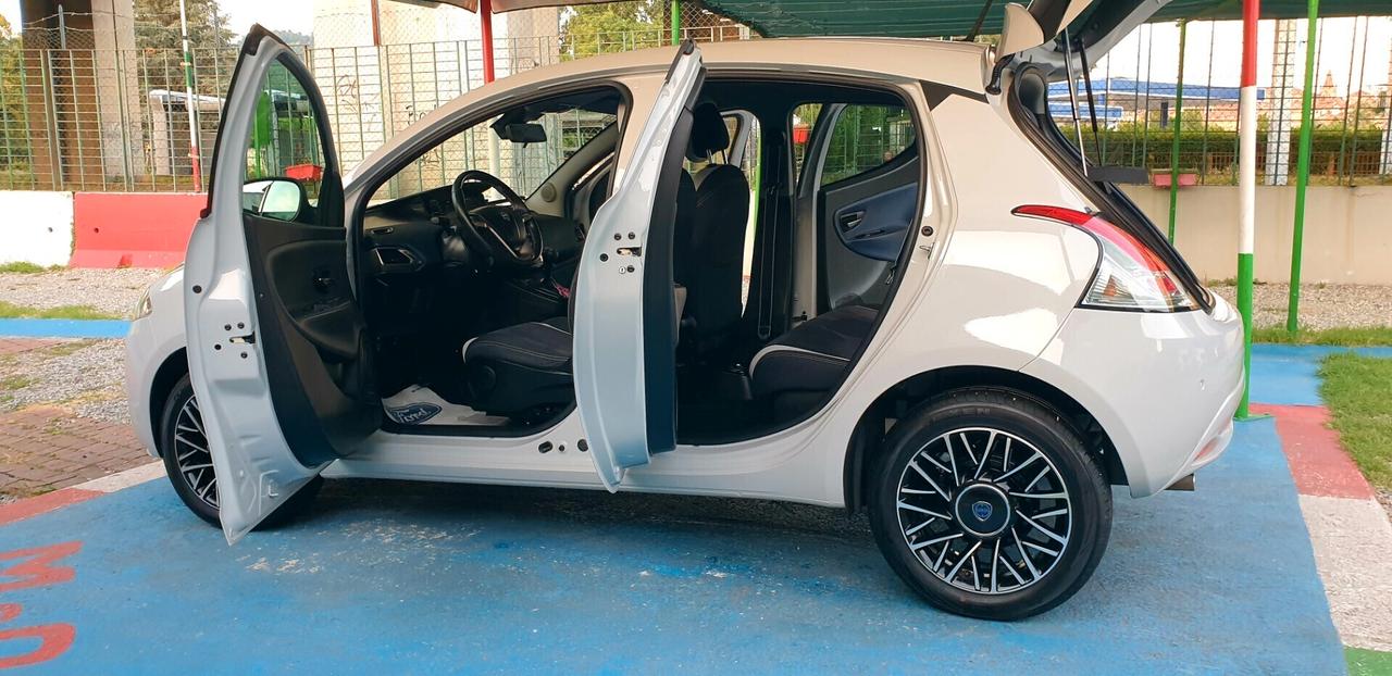 LANCIA YPSILON 1.2 BENZINA 2017 G.P.L DI CASA EURO6