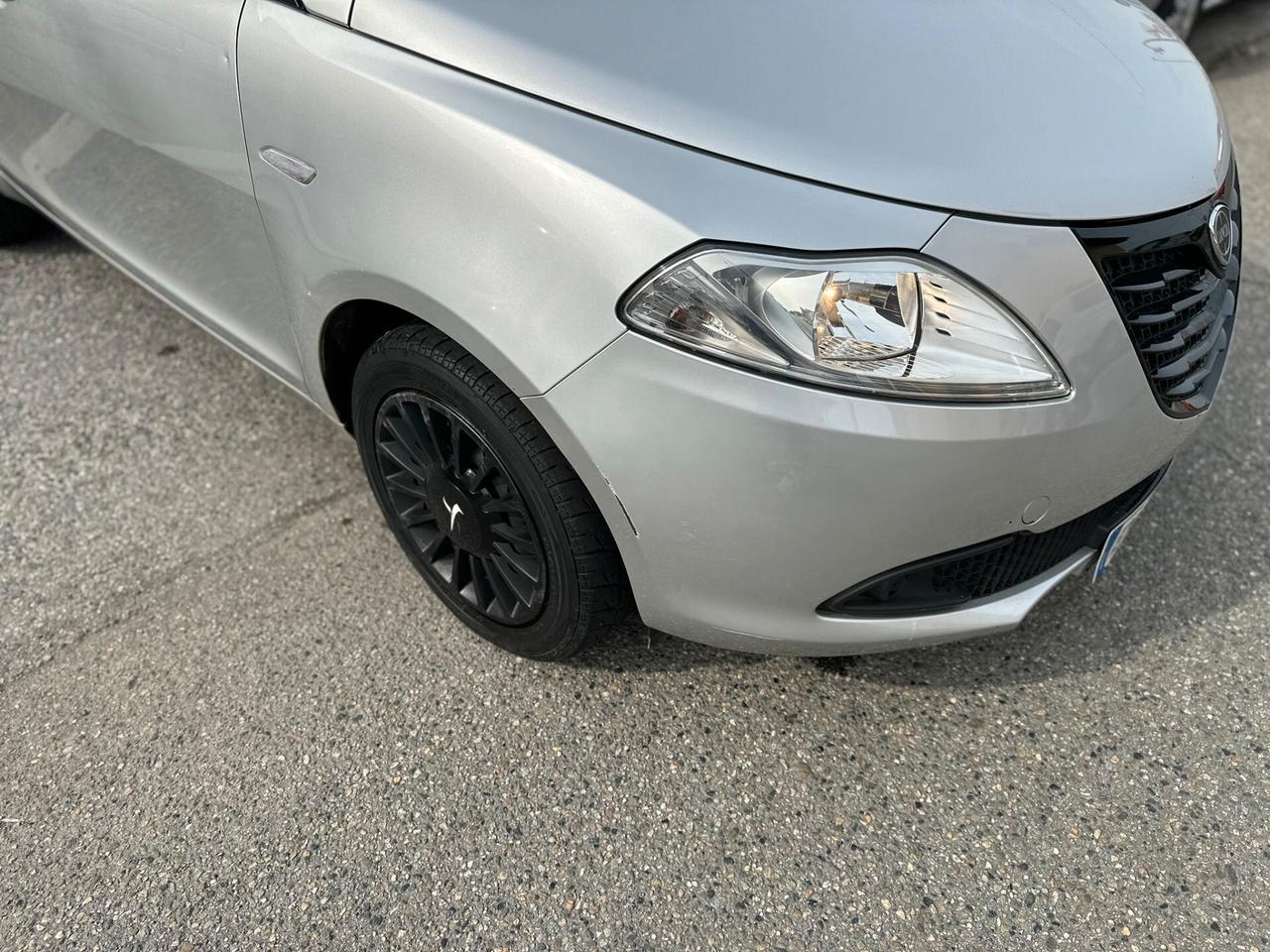 Lancia Ypsilon 1.2 69 CV 5 porte Elefantino