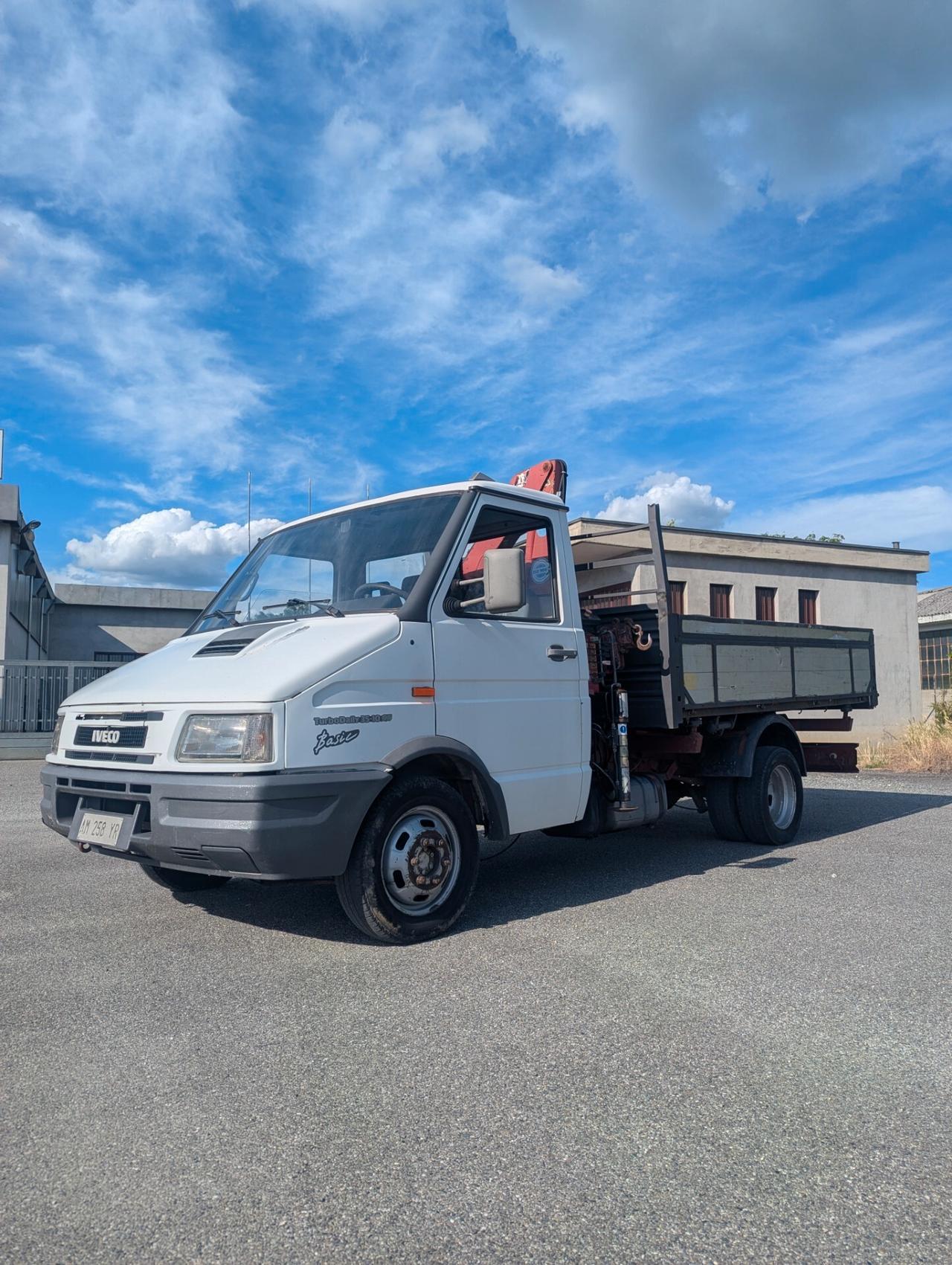 Iveco Daily 35.10 con gru