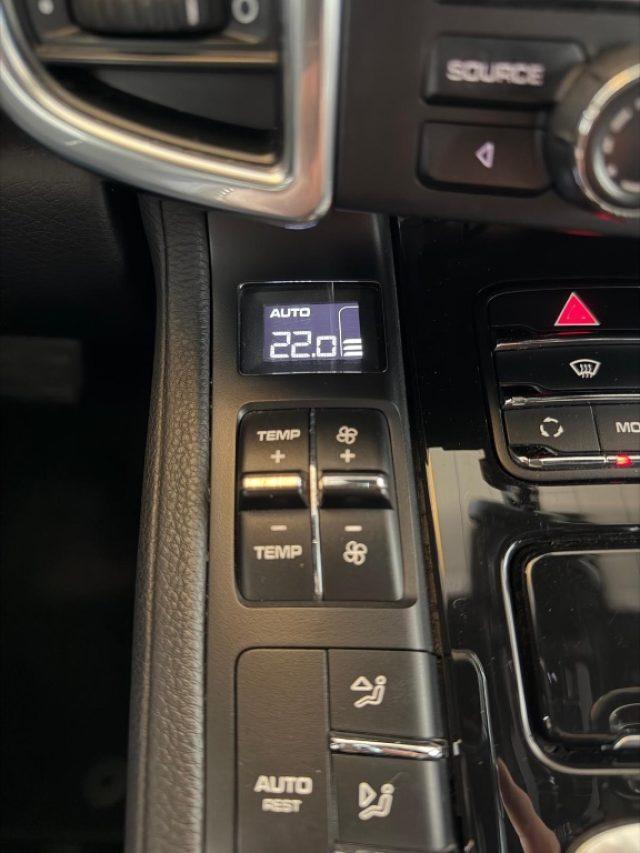 PORSCHE Cayenne 3.0 Diesel /BELL1SS1MO/