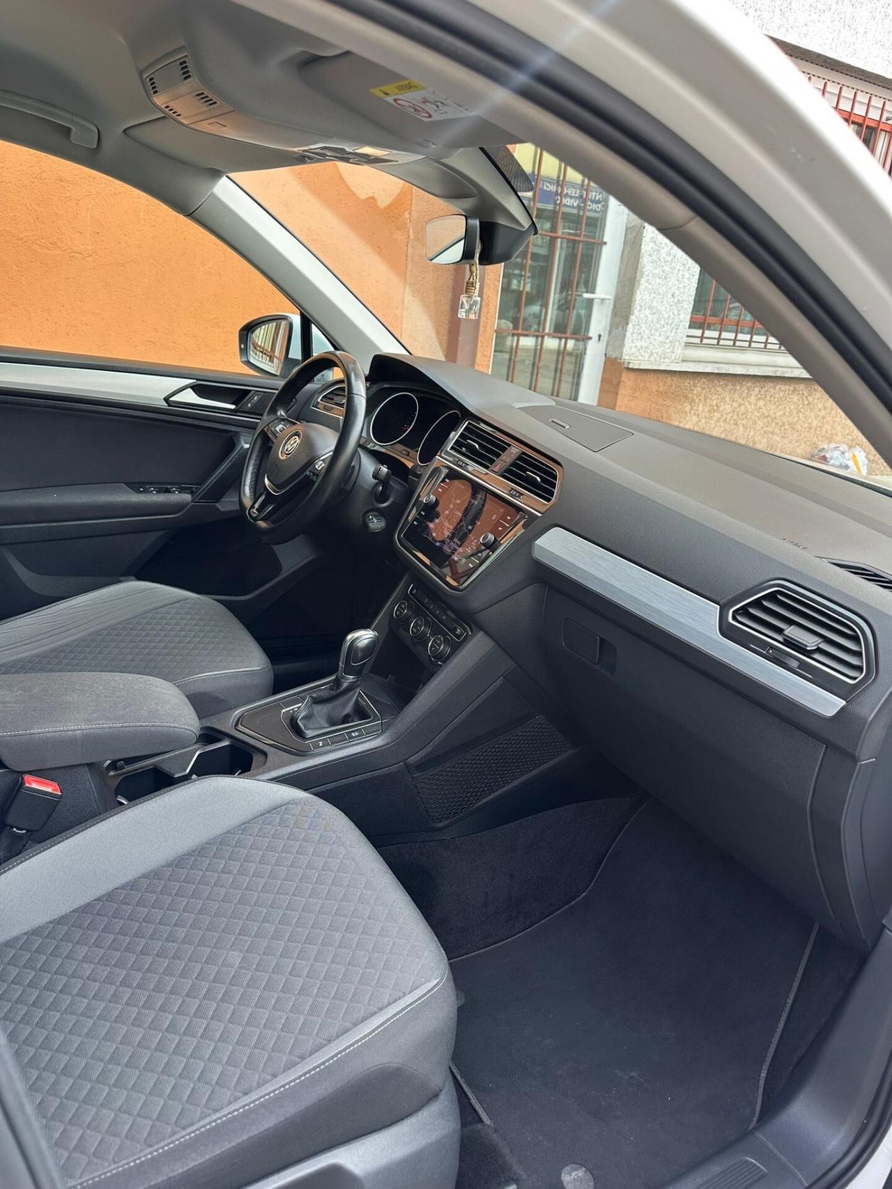 Volkswagen Touran 2.0 TDI 150 CV SCR DSG Business BlueMotion Technology