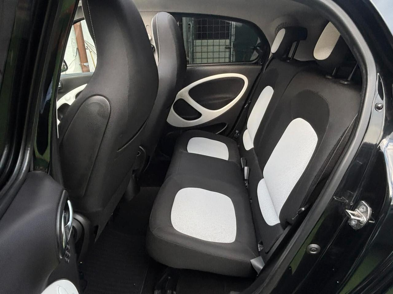 Smart ForFour 1.0 71 CV Total Black Cabrio