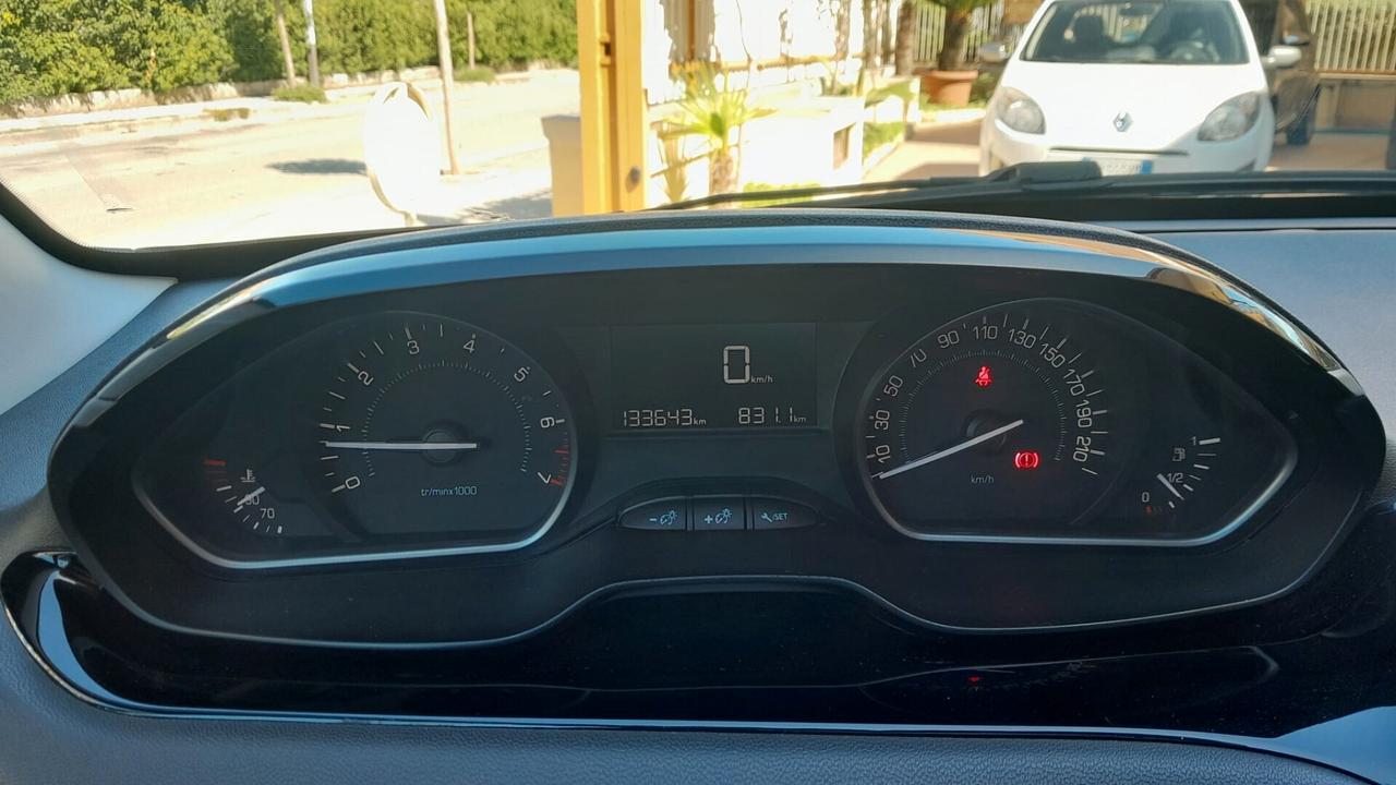 Peugeot 208 PureTech 82 5 porte Allure - Imp Gpl