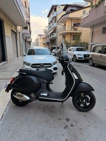 Piaggio Vespa 300 GTS BLACK