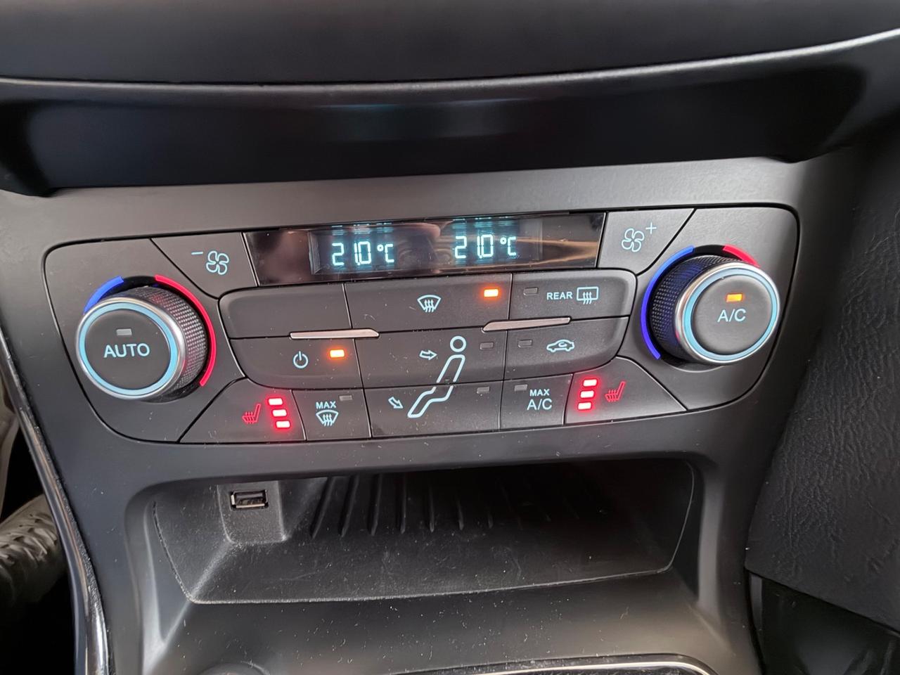 Ford Focus 1.0 EcoBoost 125CV PANORAMICO Titanium