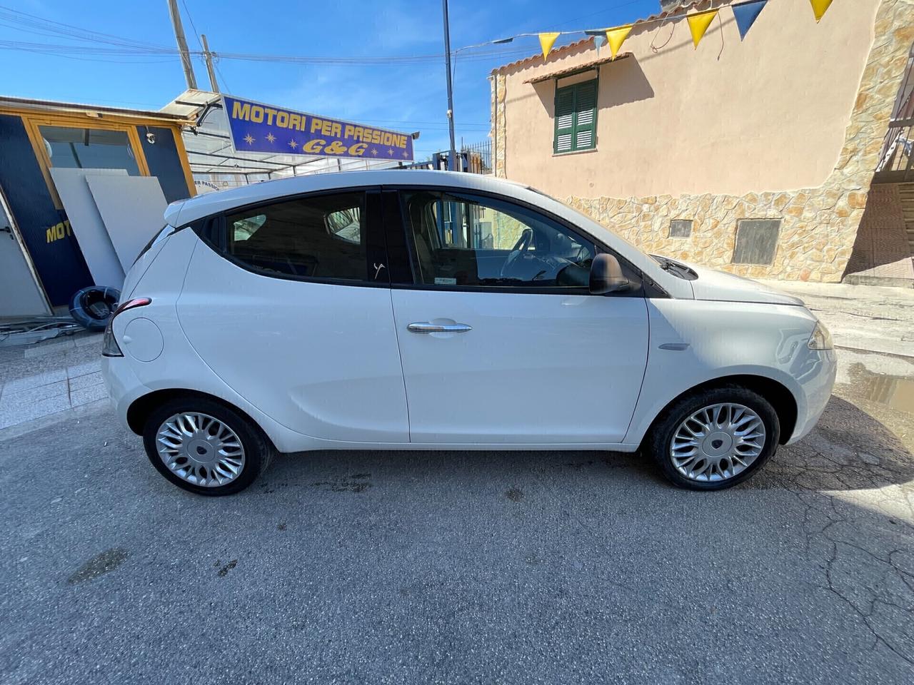 Lancia Ypsilon 1.2 69 CV 5 porte Gold