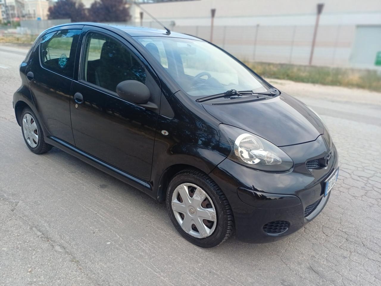 Toyota Aygo Connect 1.0 VVT-i 72 CV 5 porte x-cool