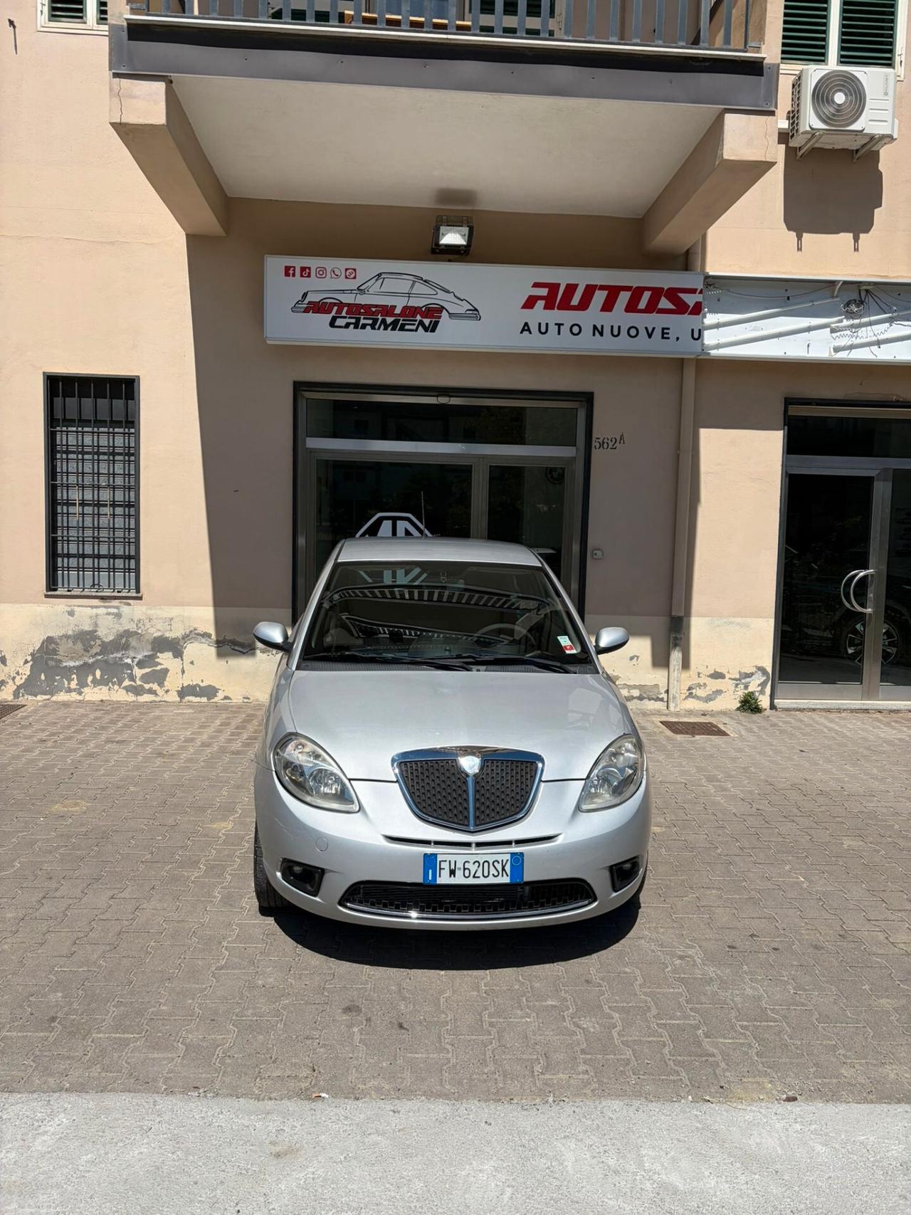 Lancia Ypsilon 1.3 MJT 90 CV Platino