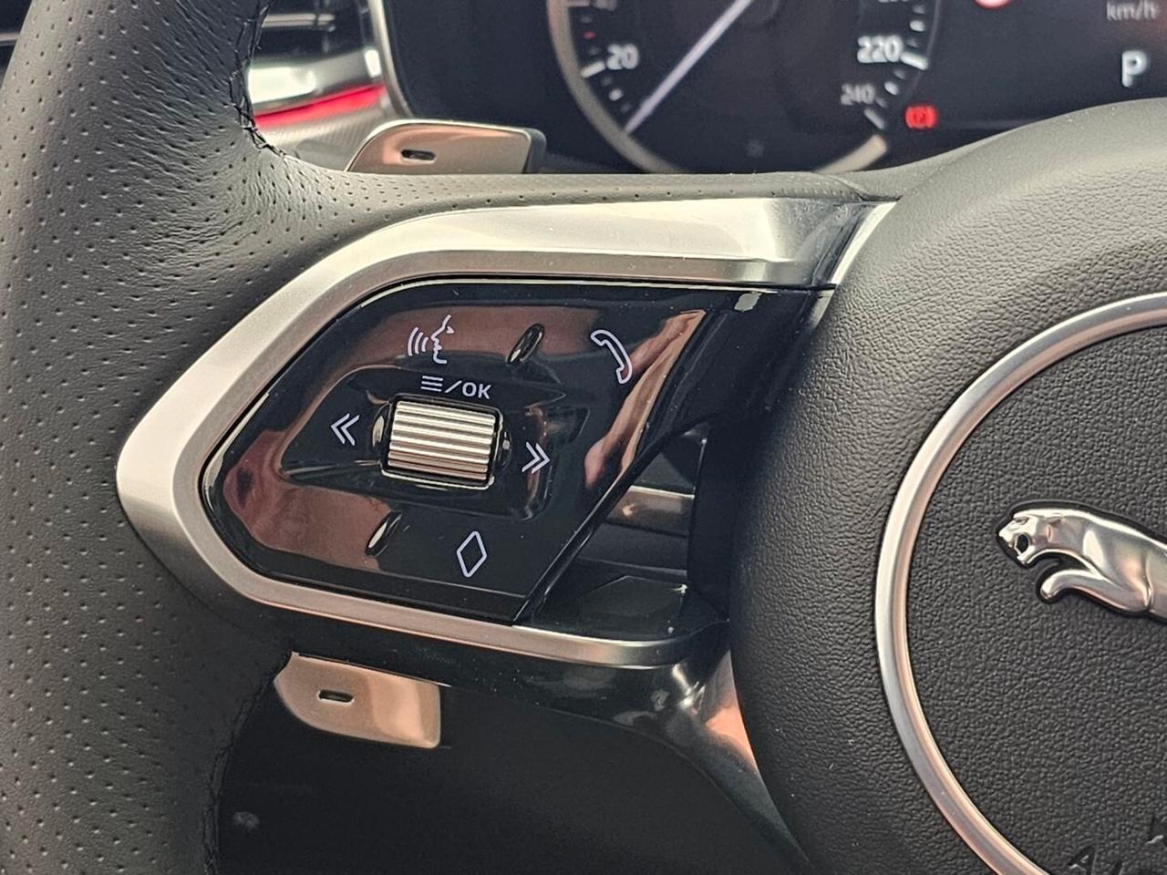 Jaguar F-Pace 2.0 D 204 CV AWD aut. R-Dynamic SE