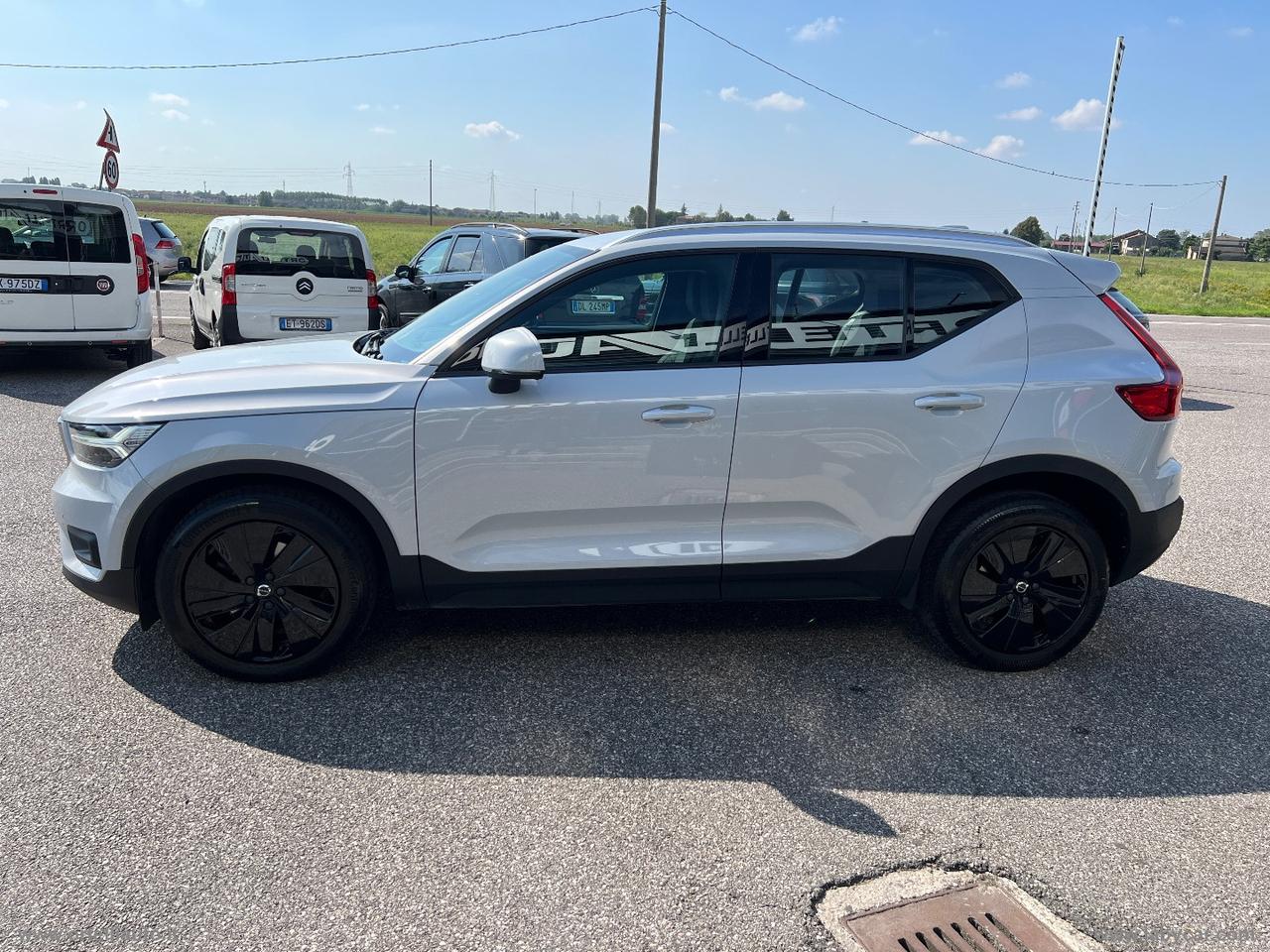 VOLVO XC40 D3 AWD Geartronic Momentum Pro IVA DEDUCIBILE