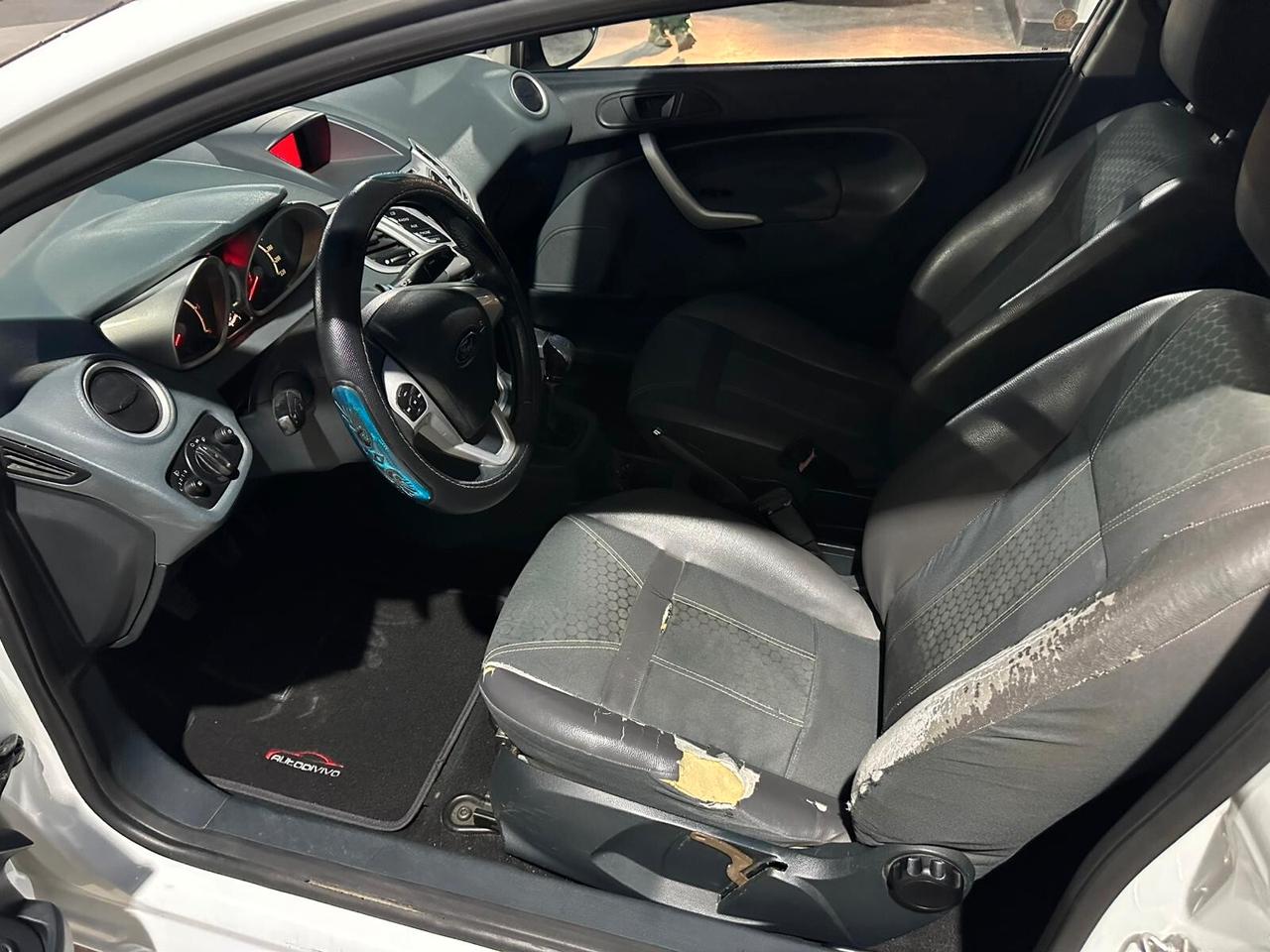 Ford Fiesta 1.4 TDCi 68CV 3 porte Titanium