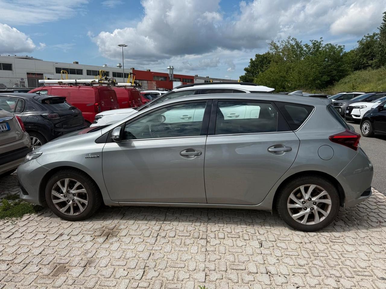 Toyota Auris 1.8 Hybrid Business