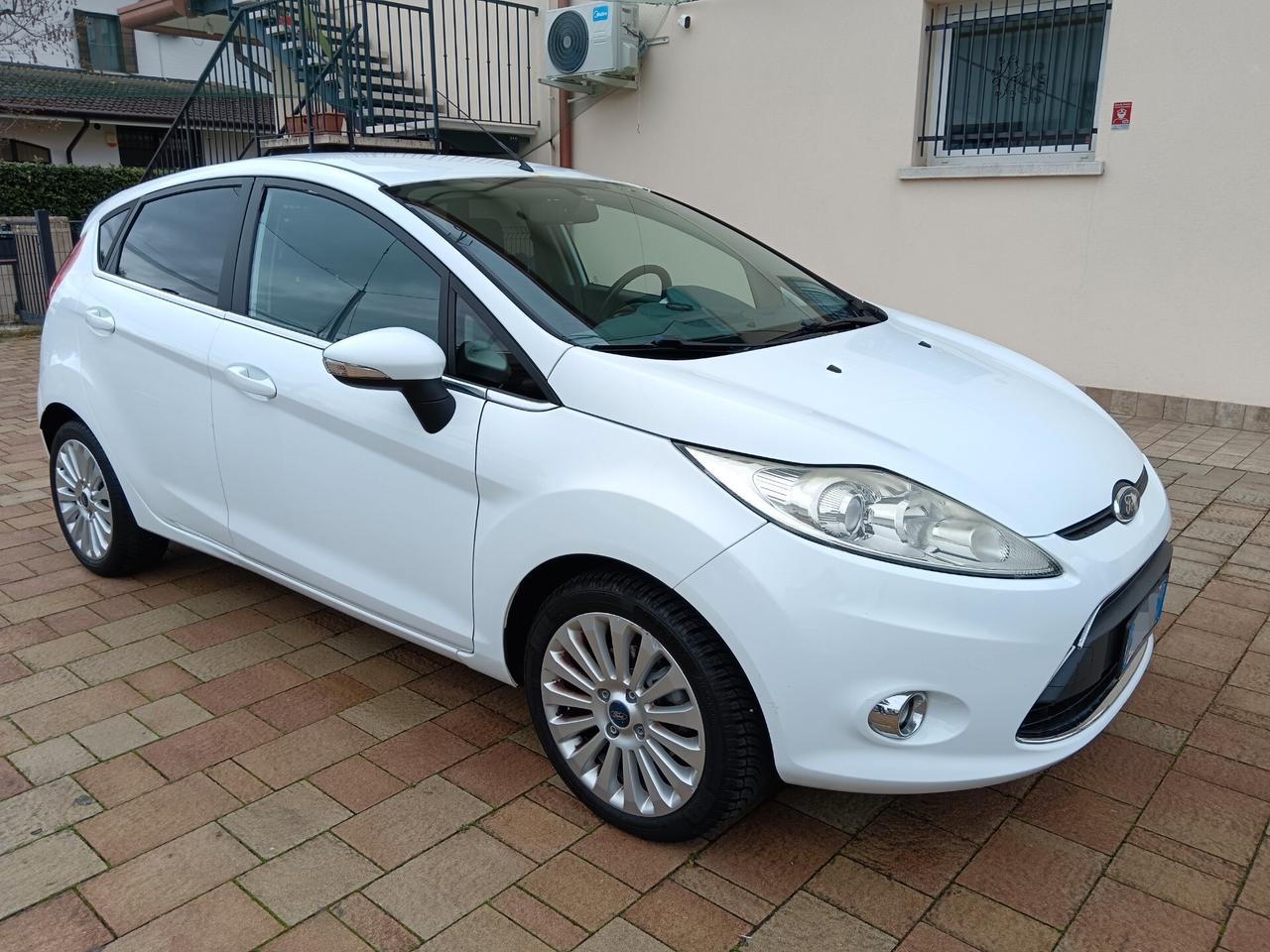 Ford Fiesta 1.4 5 porte Bz.- GPL Titanium