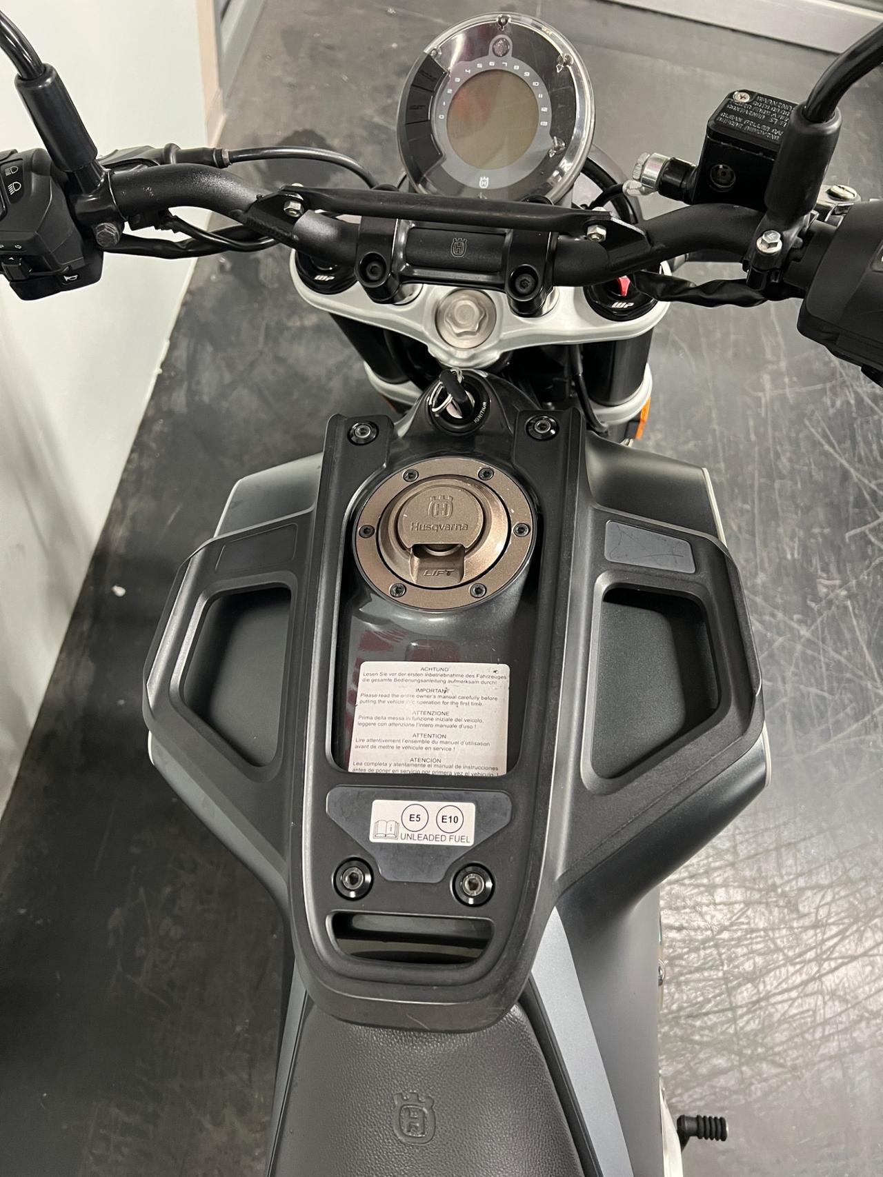 Husqvarna Svartpilen 401