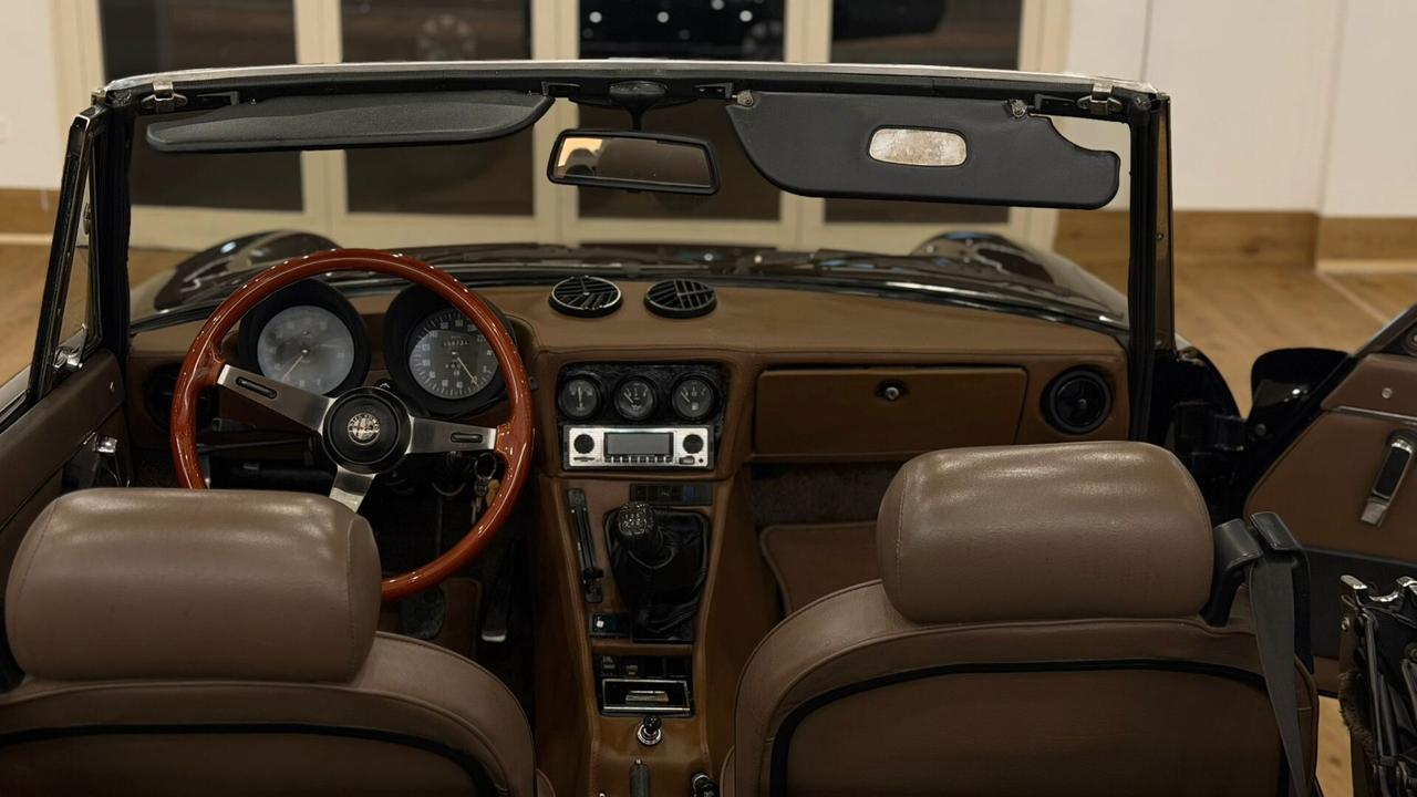 Alfa Romeo Spider 1.6