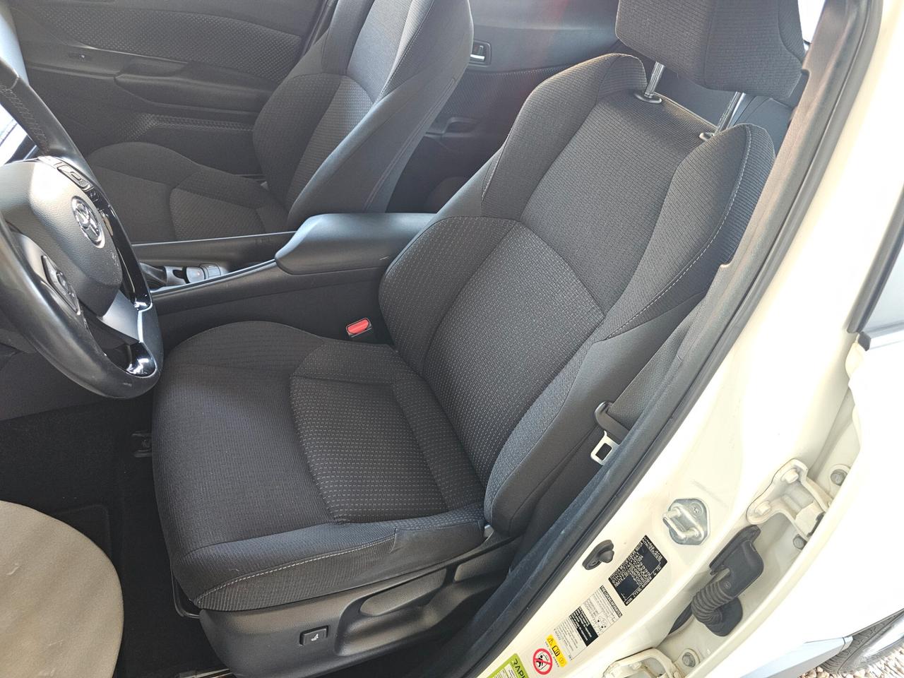 Toyota C-HR 1.8 Hybrid E-CVT Business