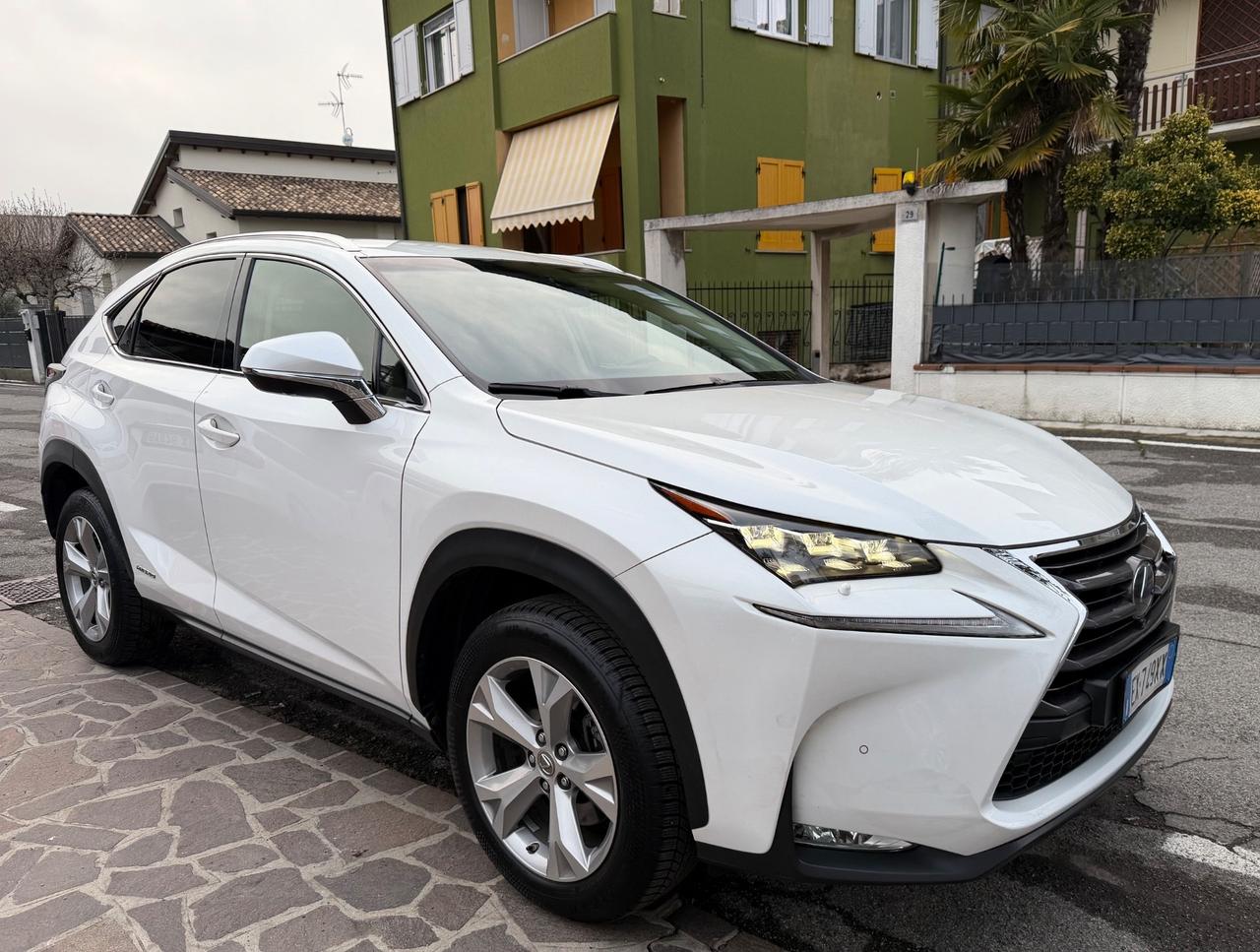 Lexus NX 300h Hybrid 4WD Luxury