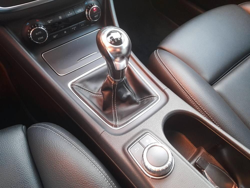 MERCEDES GLA 180 D SPORT