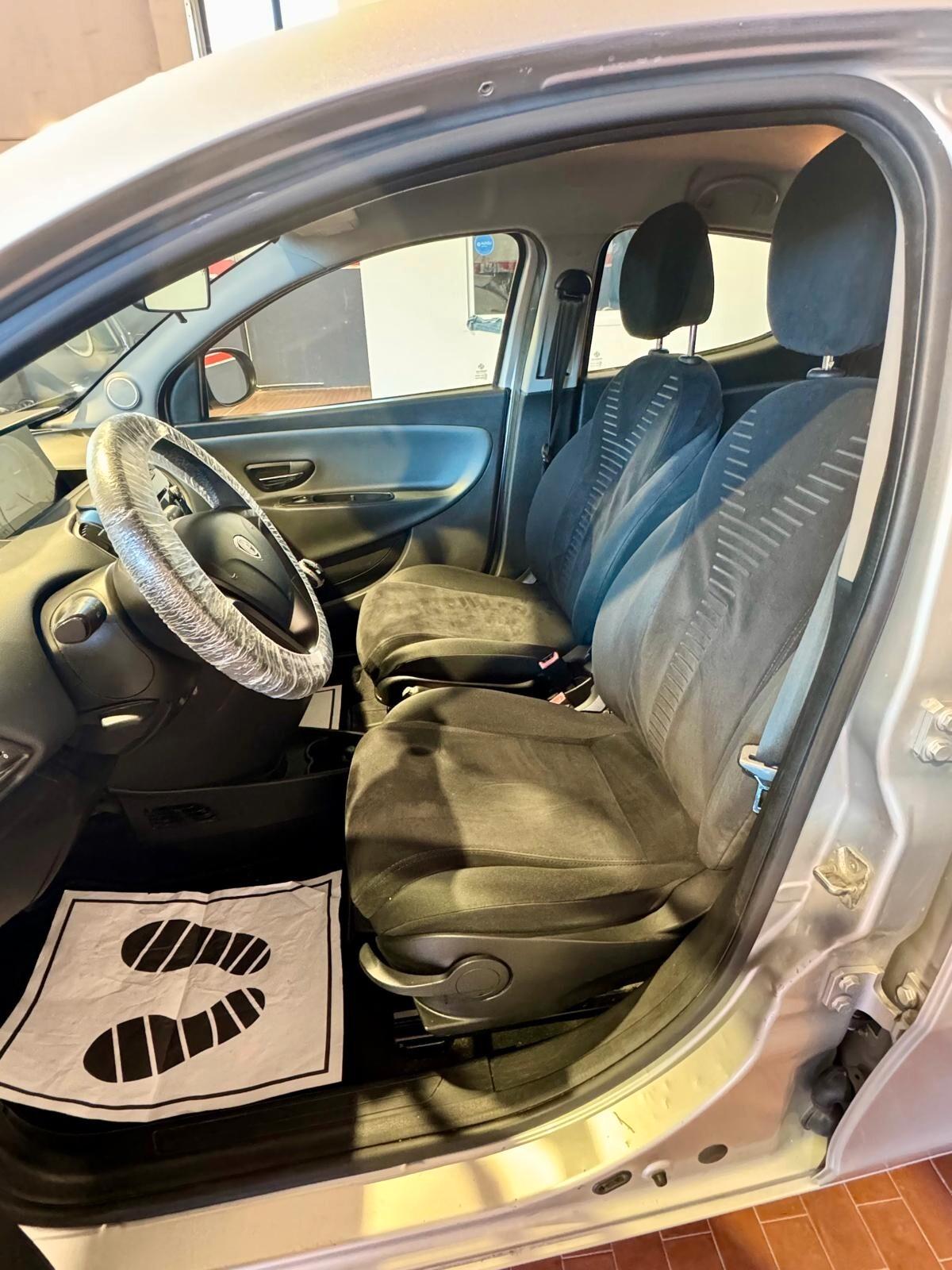 Lancia Ypsilon 1.2 69 CV 5 porte Platinum