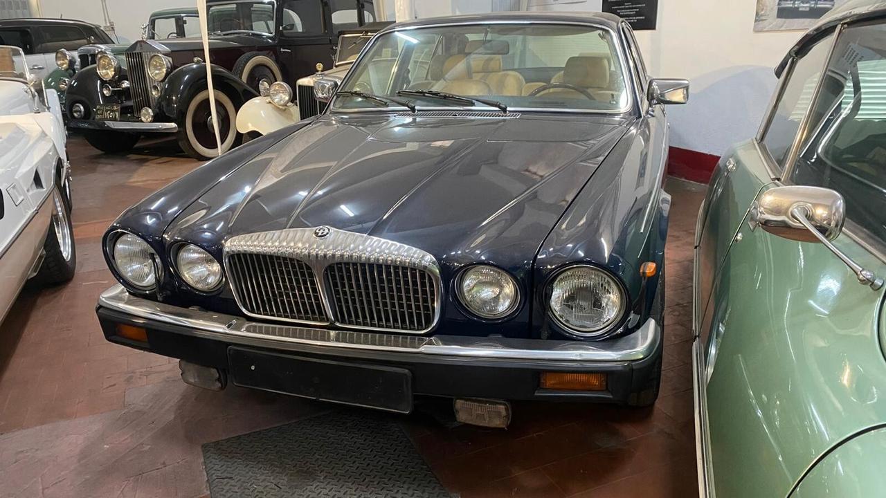 Daimler Double Six