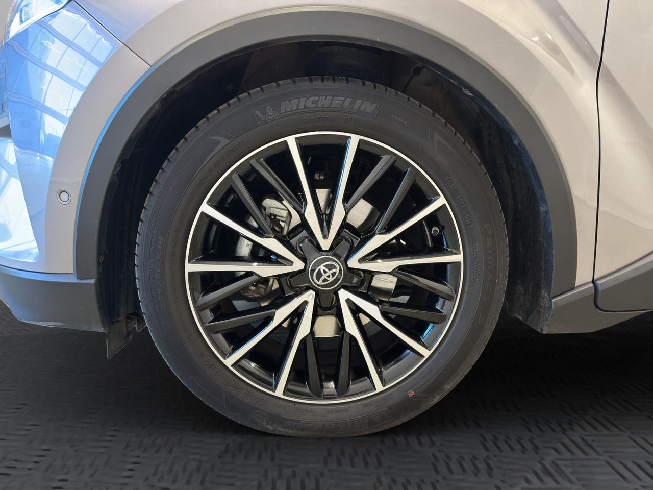 Toyota C-HR 1.8h Lounge 2wd e-cvt my18