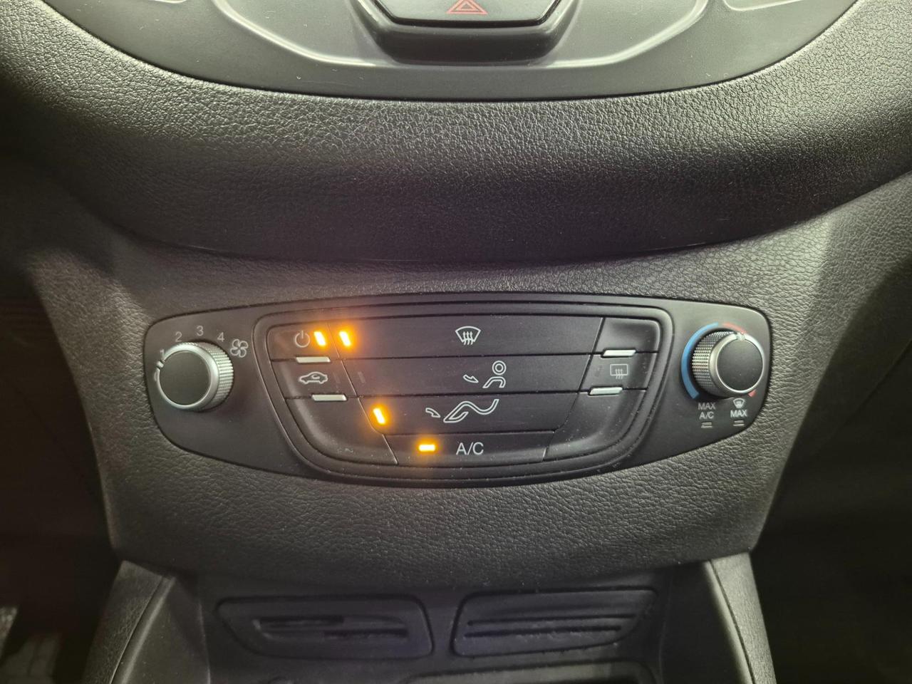 FORD Tourneo Courier 1.5 tdci 75cv plus N1