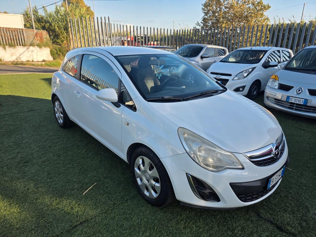 Opel Corsa 1.2 benzina euro 5. Automatica 2013
